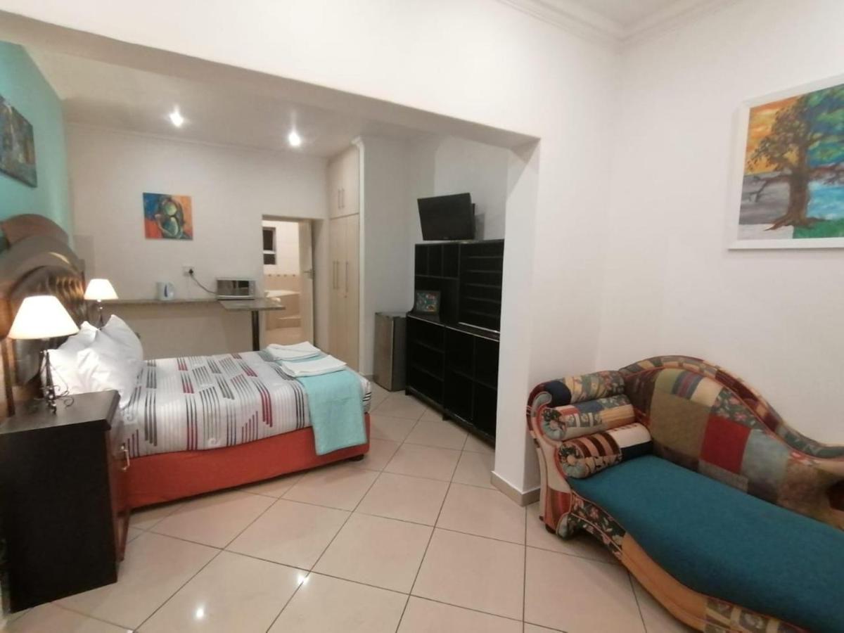 Palm View Guest House Pretoria Bagian luar foto