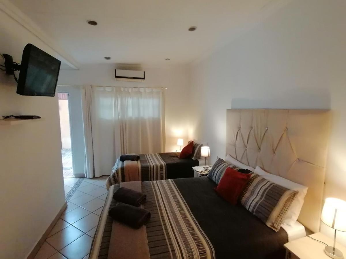 Palm View Guest House Pretoria Bagian luar foto