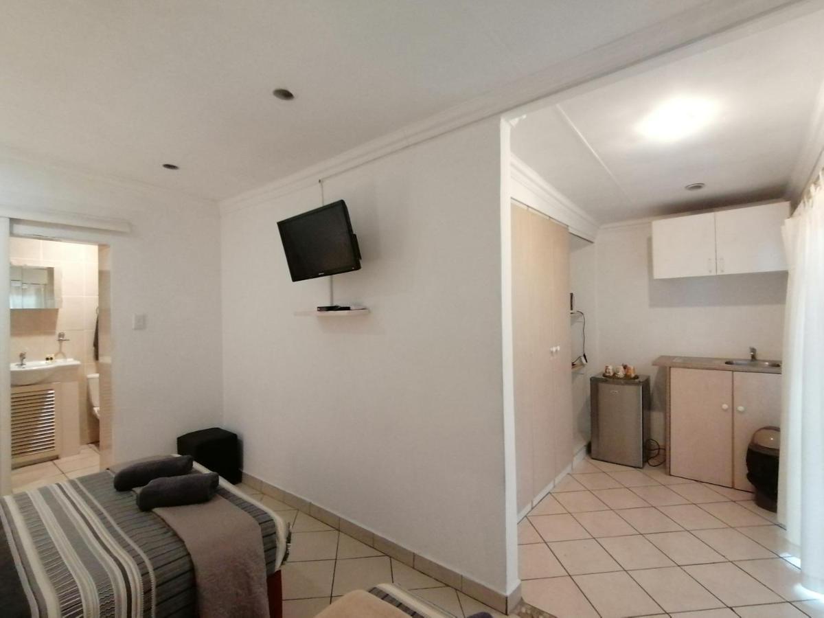 Palm View Guest House Pretoria Bagian luar foto